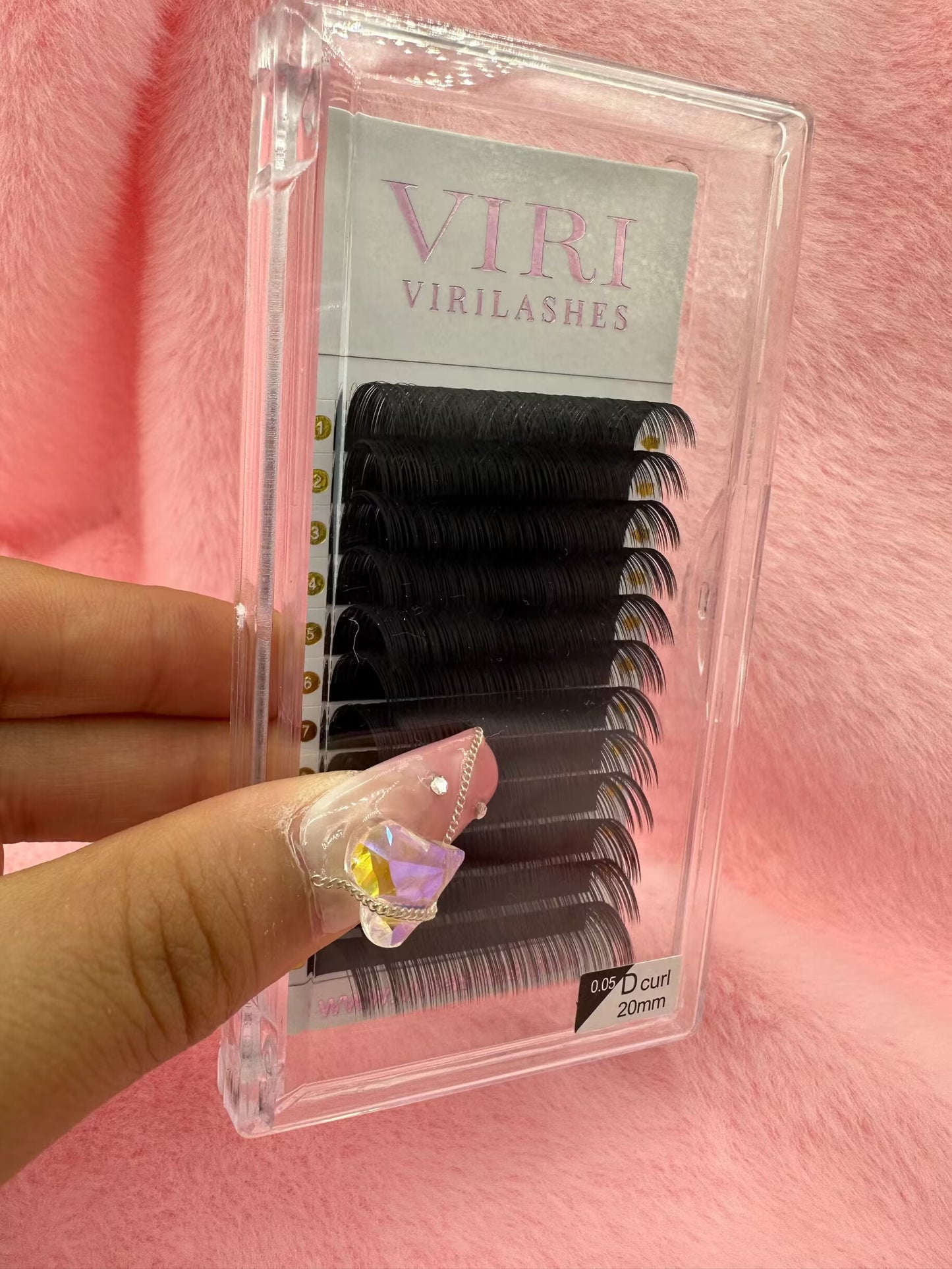 0.05  volume lashes ; dark lashes : cashmere lashes;
