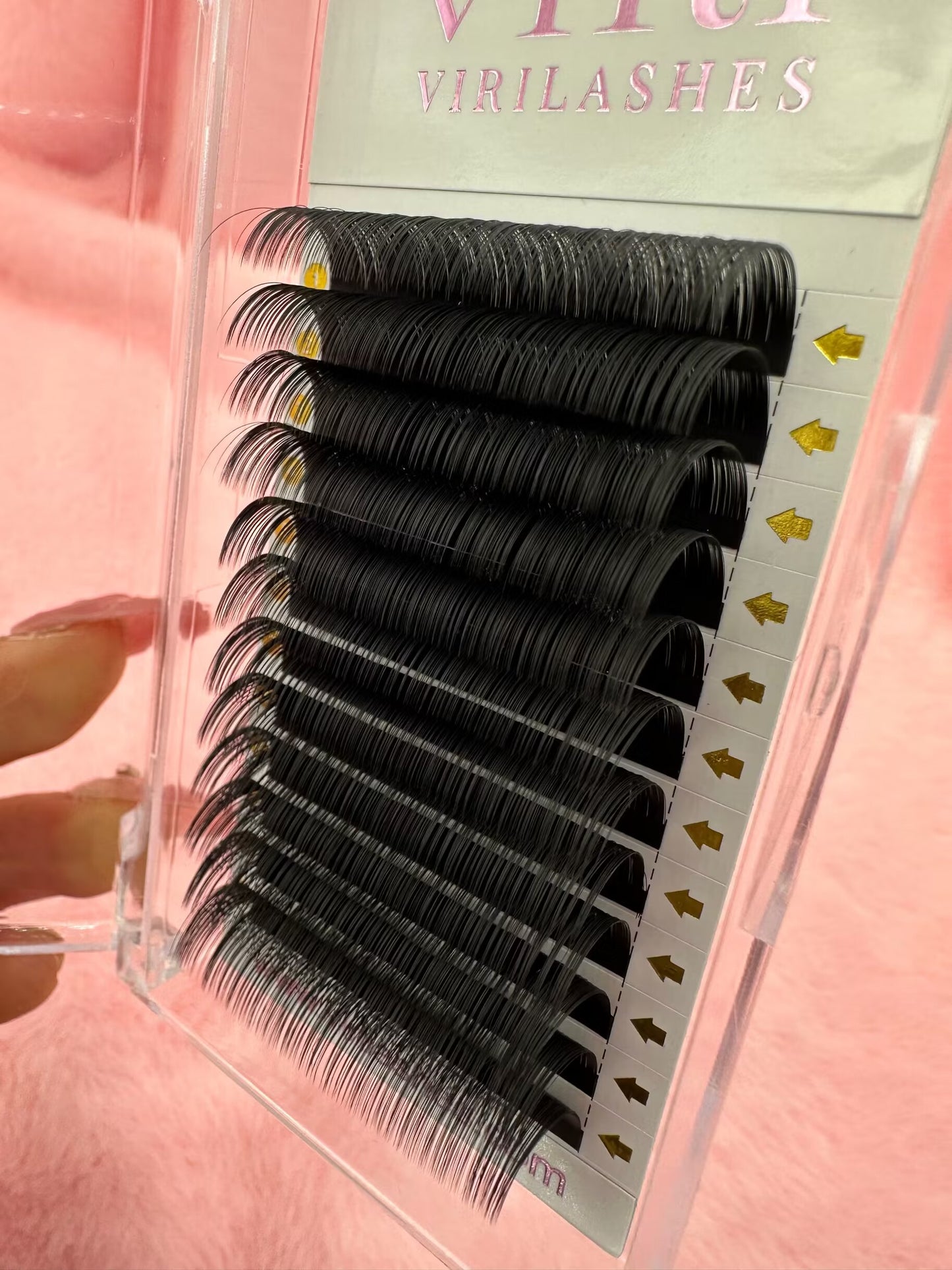0.05  volume lashes ; dark lashes : cashmere lashes;