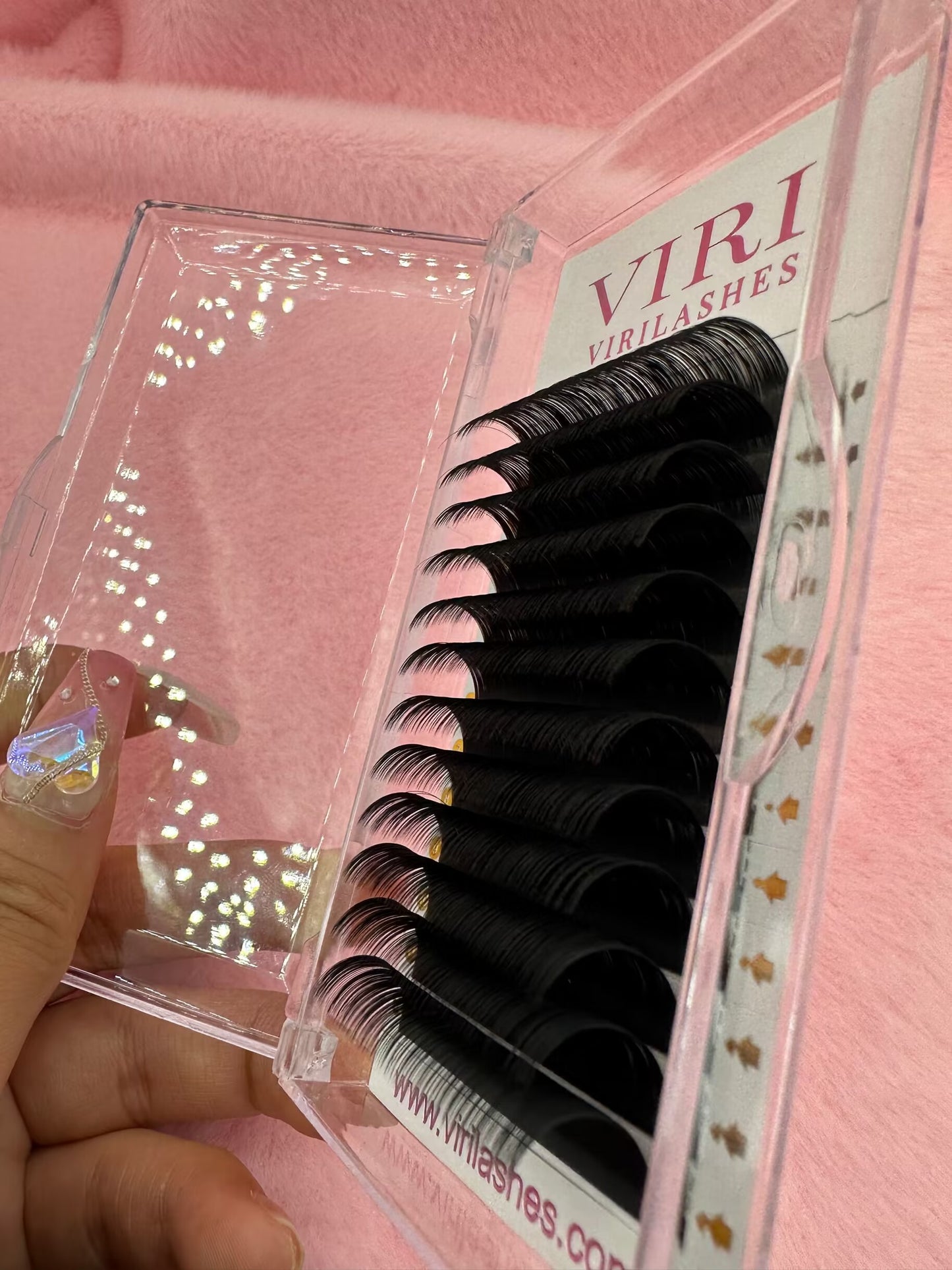 0.05  volume lashes ; dark lashes : cashmere lashes;