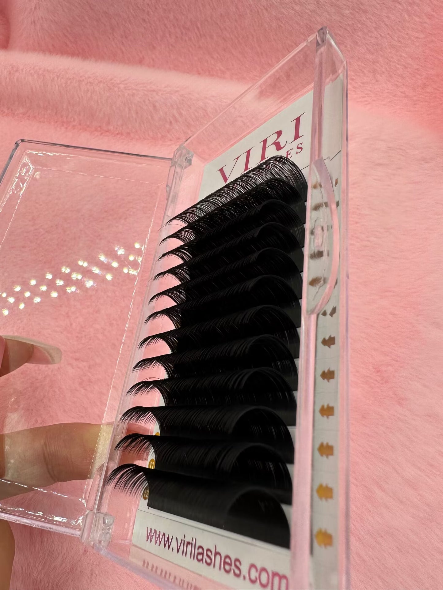 0.05  volume lashes ; dark lashes : cashmere lashes;