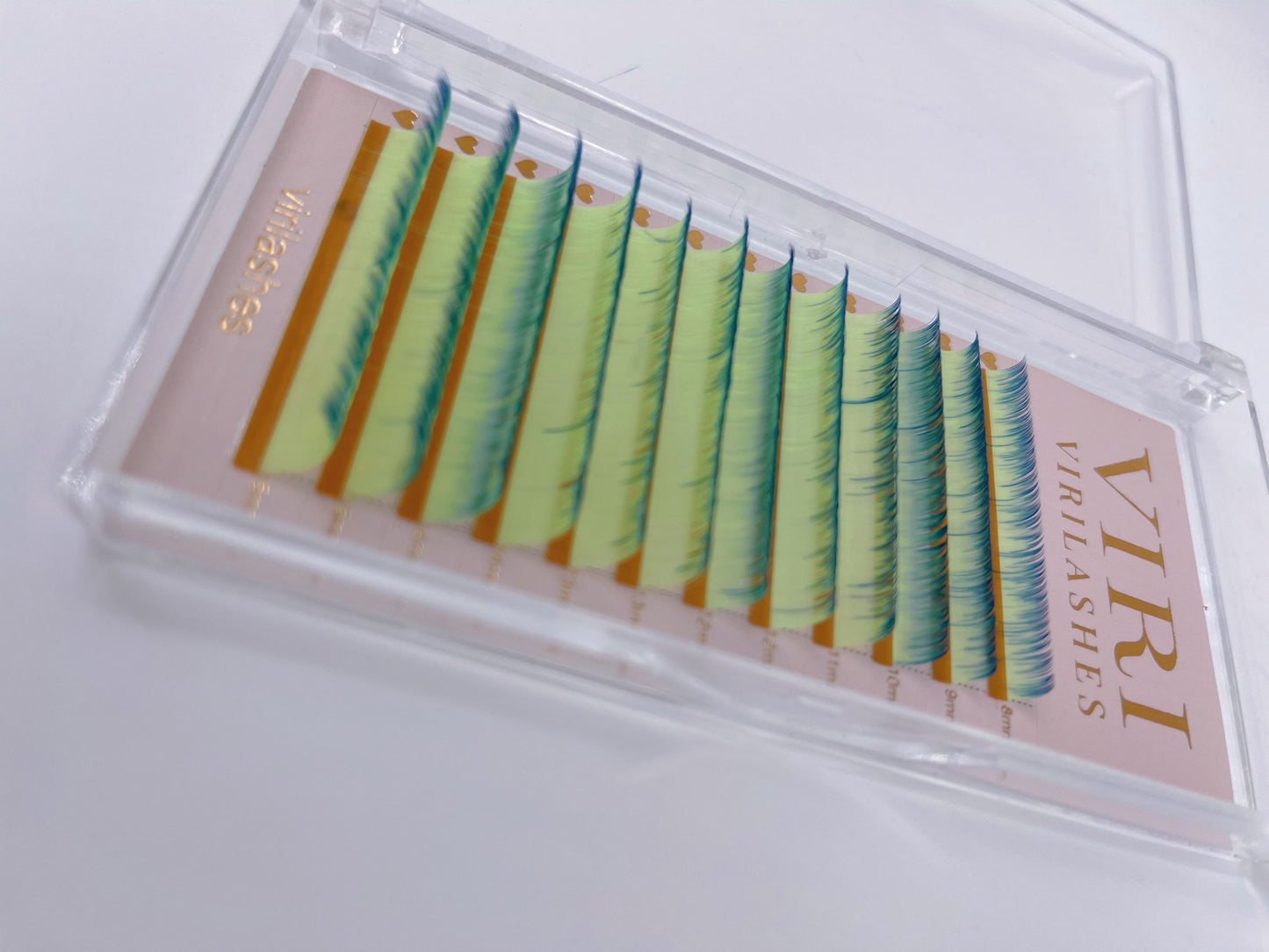 green to blue  neon color lashes ；Glows under blue light